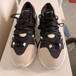 Yohji Yamamoto Y3 Sneaker (size 10)
